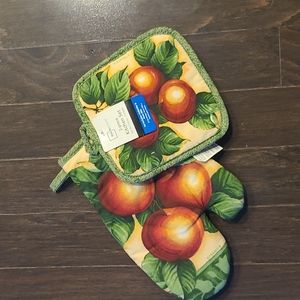 Mainstays 2 piece kitchen set NWT